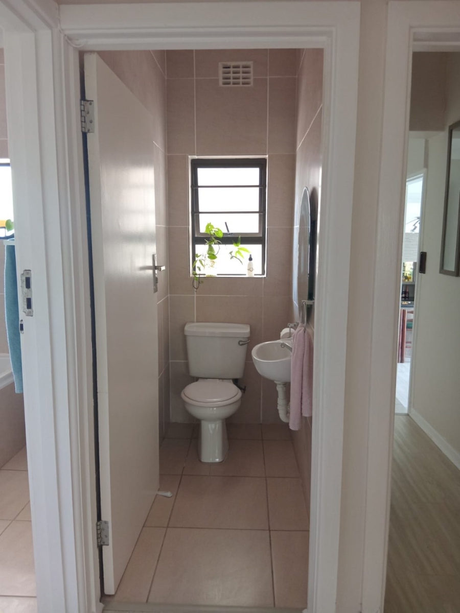 6 Bedroom Property for Sale in Gonubie Eastern Cape